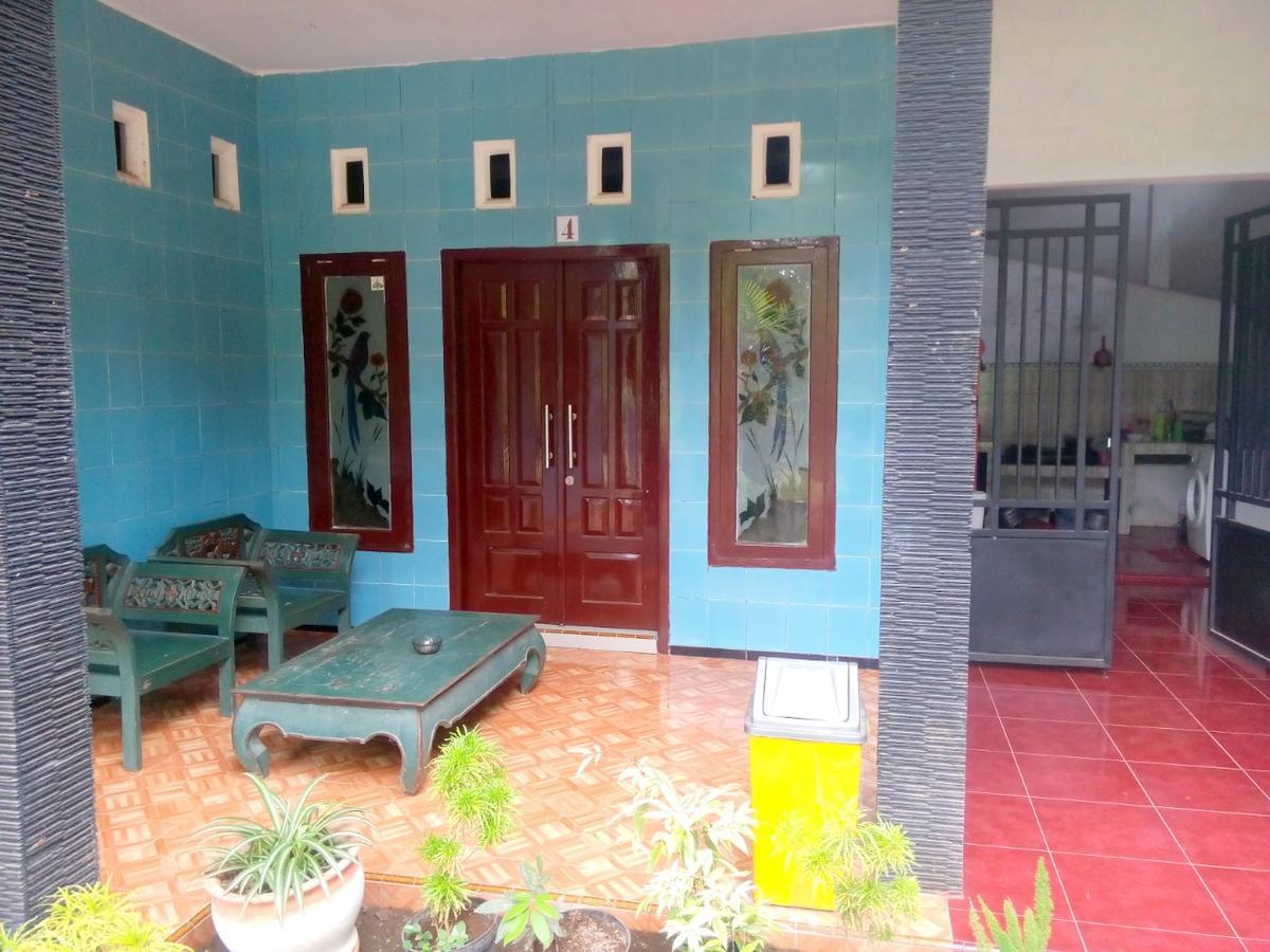 Sritanjung Guest house *